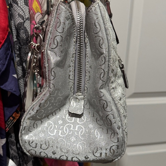 Guess Silver Metallic Tabbi Satchel with Charms 80's graffiti Lining - Picture 10 of 16